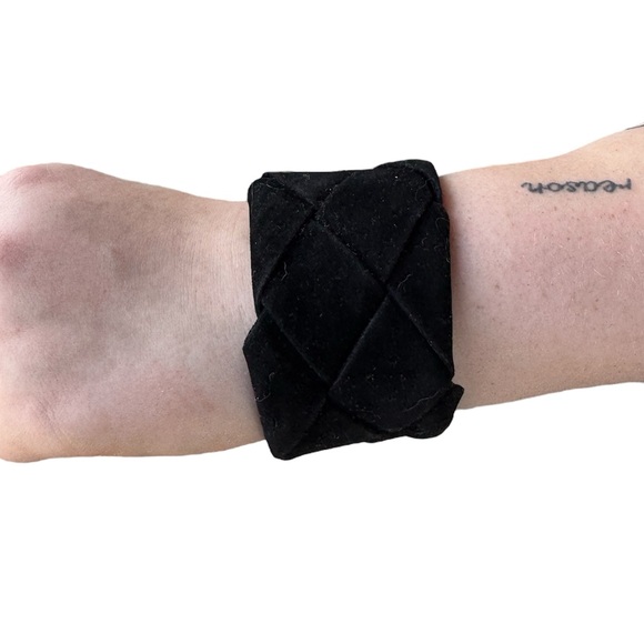 Black braided magnetic Quilted Cuff Bracelet - Picture 1 of 2